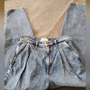 Abercrombie and Fitch 80s Mom Jean Ultra High Rise 31/12 L